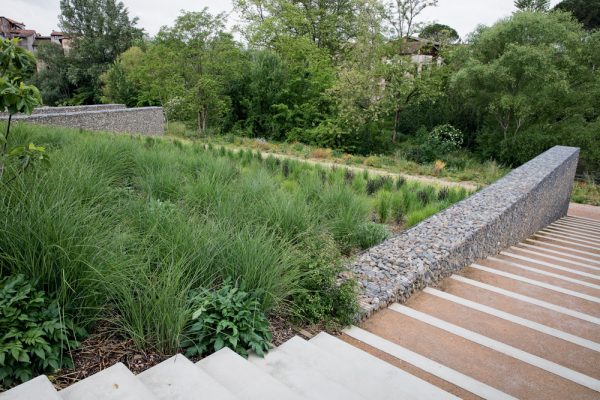 Jardin St Jean
Paysagistes: Ossart- Maurières
Graulhet 31 France