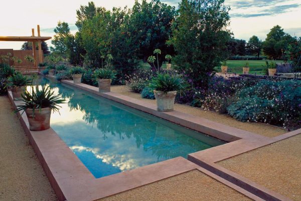 Jardin des grenadiers 
Jardin de la Noria, près d’Uzès 30 France 
Paysagistes: Ossart - Maurières