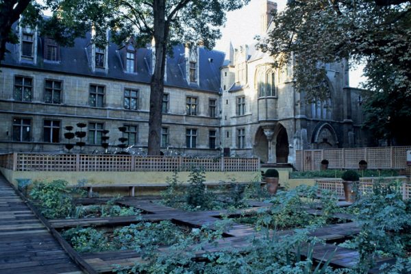 Cluny Potager
Paysagistes: Arnaud Maurières & Eric Ossart
Jardin du Musée National du Moyen Age 75 Paris