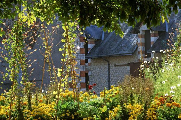Chaumont 1994 La cour de la ferme 
Paysagiste: Eric Ossart
Festival des jardins de Chaumont-sur-Loire 41 France
